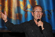 Erfolgsautor Ben Elton stellte der Presse sein "We will Rock you" 2 Tage vor der Premiere vor (©Foto: Martin Schmitz)